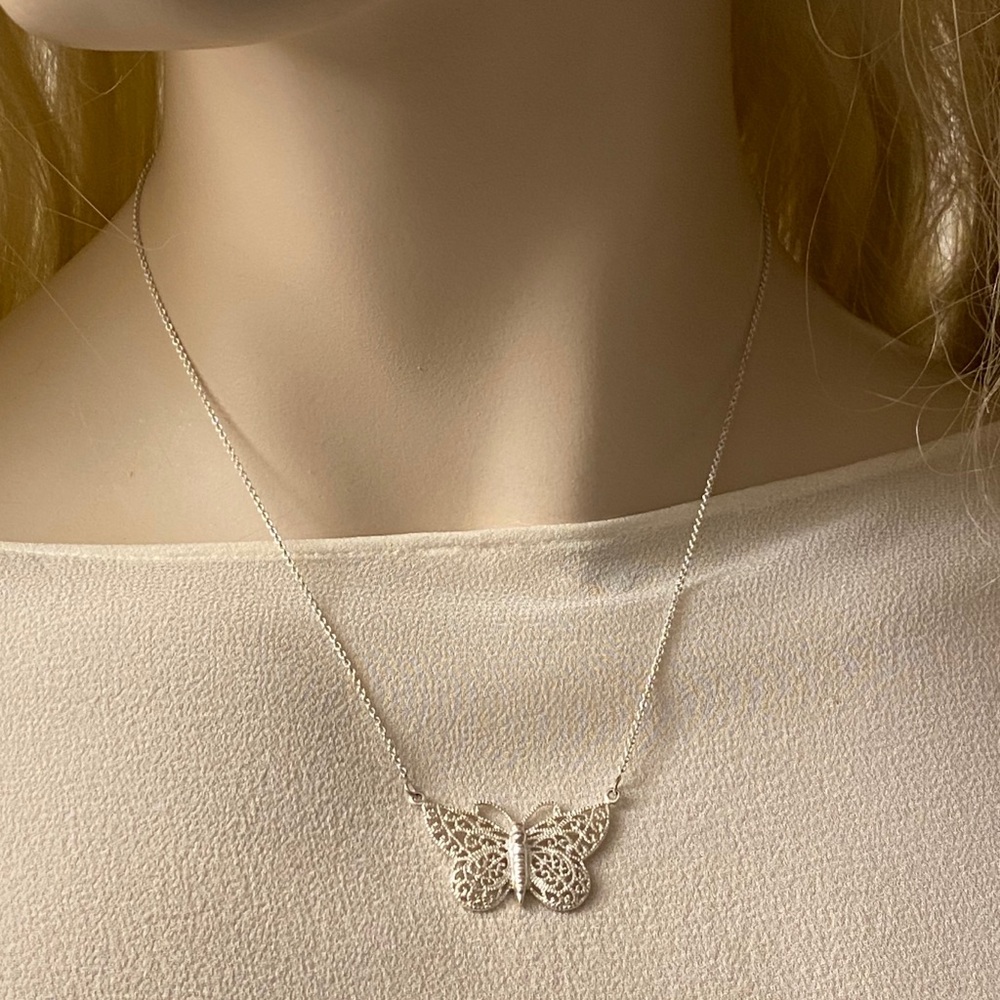 New Sterling Silver Butterfly Chain Pendent Necklace! 925 - Picture 2 of 3